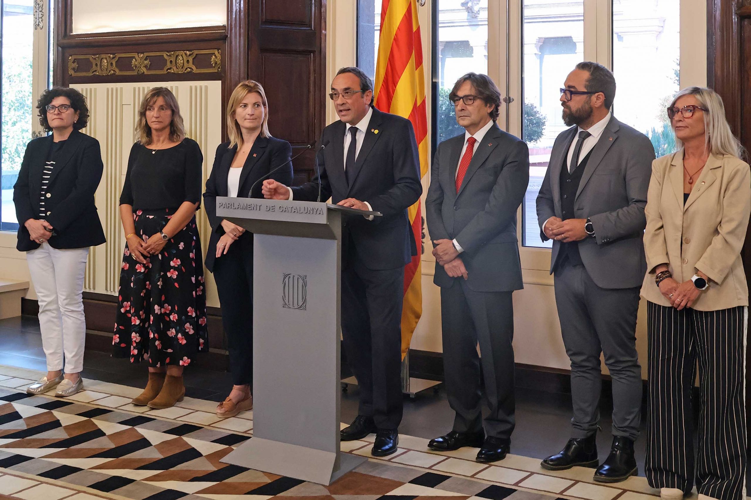 La Federació d’Ateneus de Catalunya Recibe la Medalla de Honor del Parlamento de Cataluña por su Contribución a la Cultura