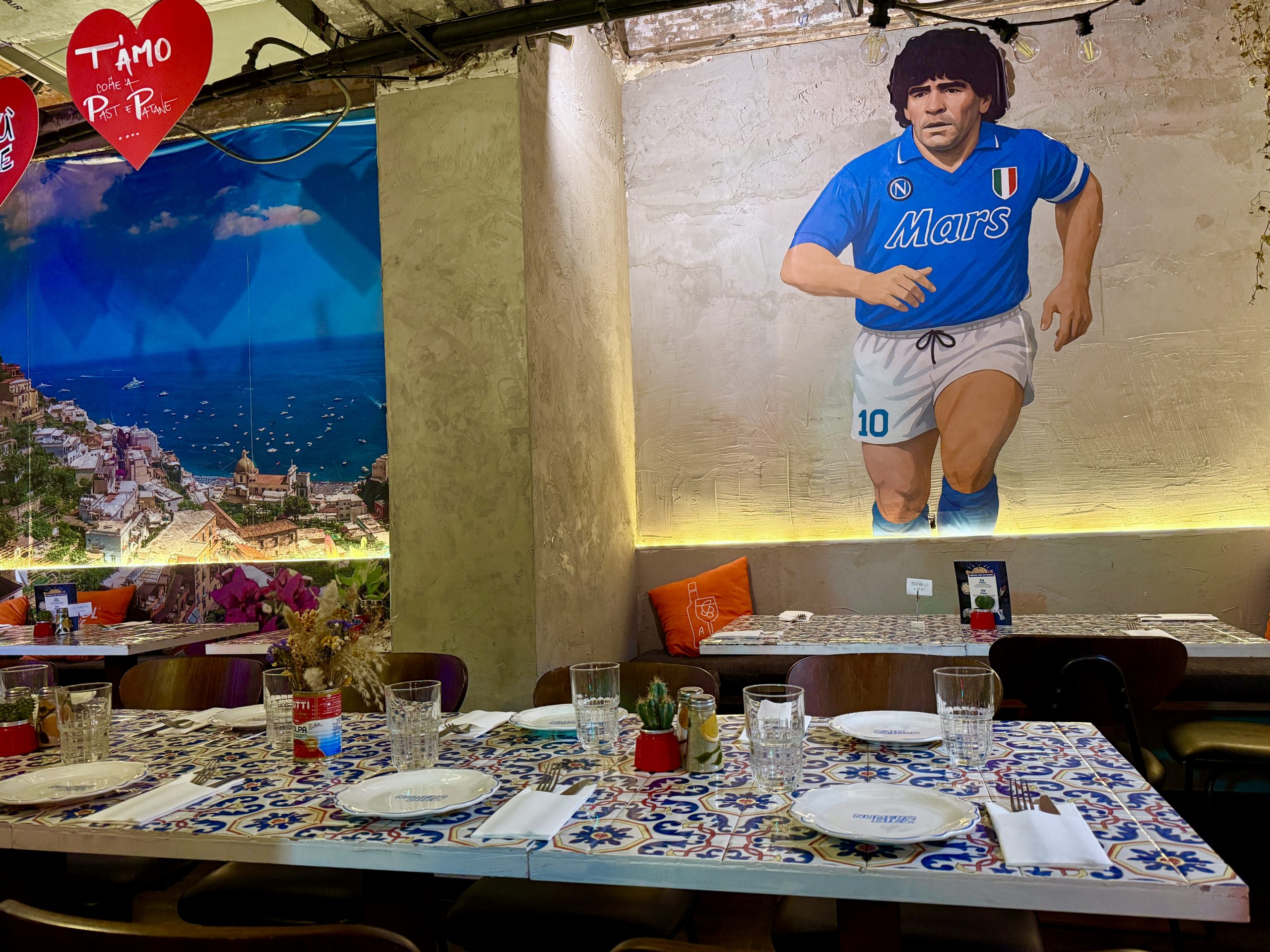 Barcelona tiene un nuevo restaurante napolitano inspirado en Maradona