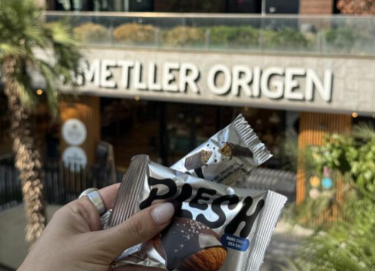 PLESH Conquista el Retail Catalán y Agota 20.000 Unidades en Diez Días tras su llegada a Atmeller Origen