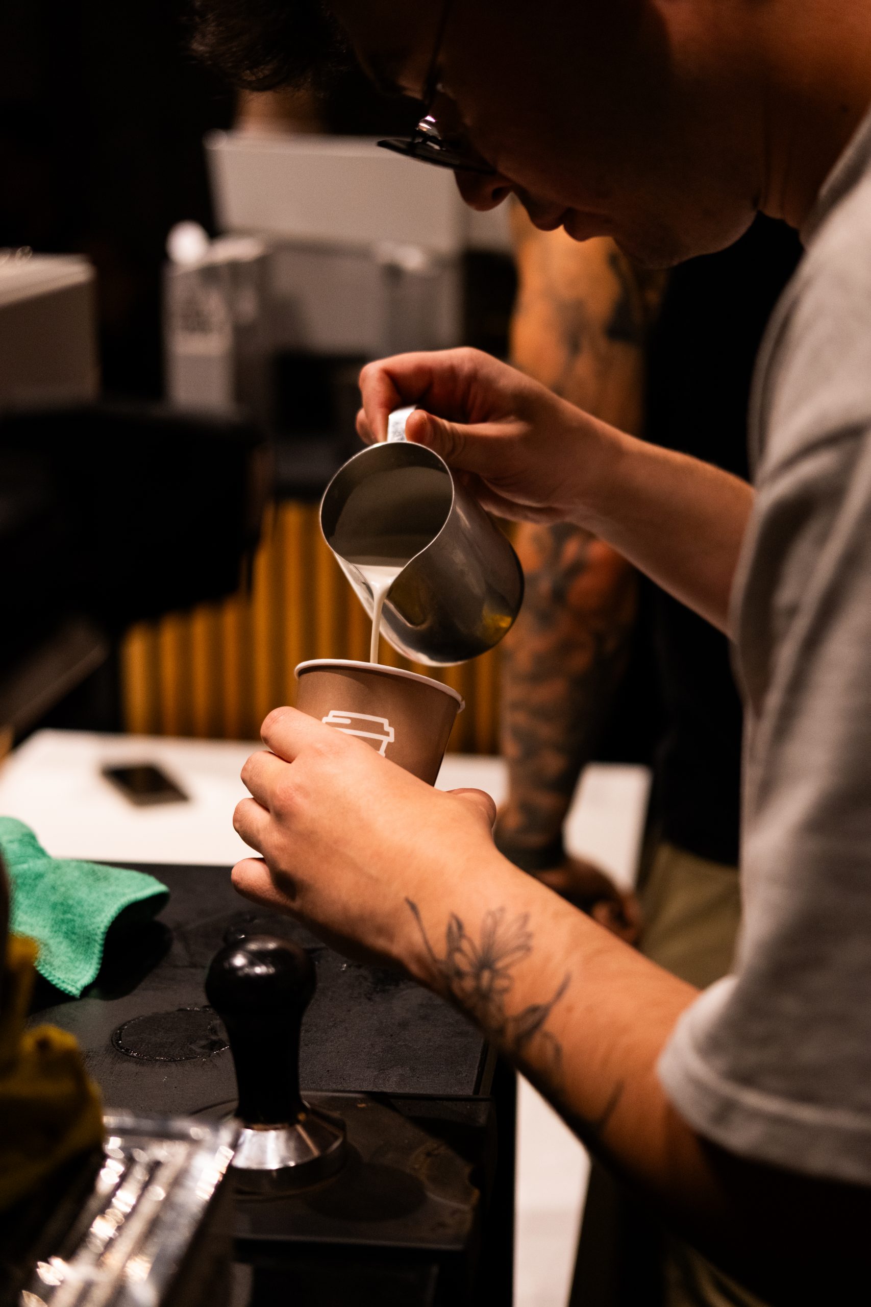 El Latte de Lujo: La Avena Conquista el Café de Especialidad y Reinventa la Experiencia