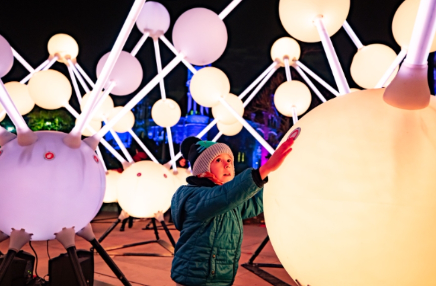 Els Llums de Sant Pau culmina su quinta edición rozando el millón de visitantes y anuncia una transformación total para 2026