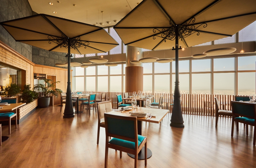 La dehesa conquista el cielo de Madrid en el nuevo “A 4 Manos” de Élkar