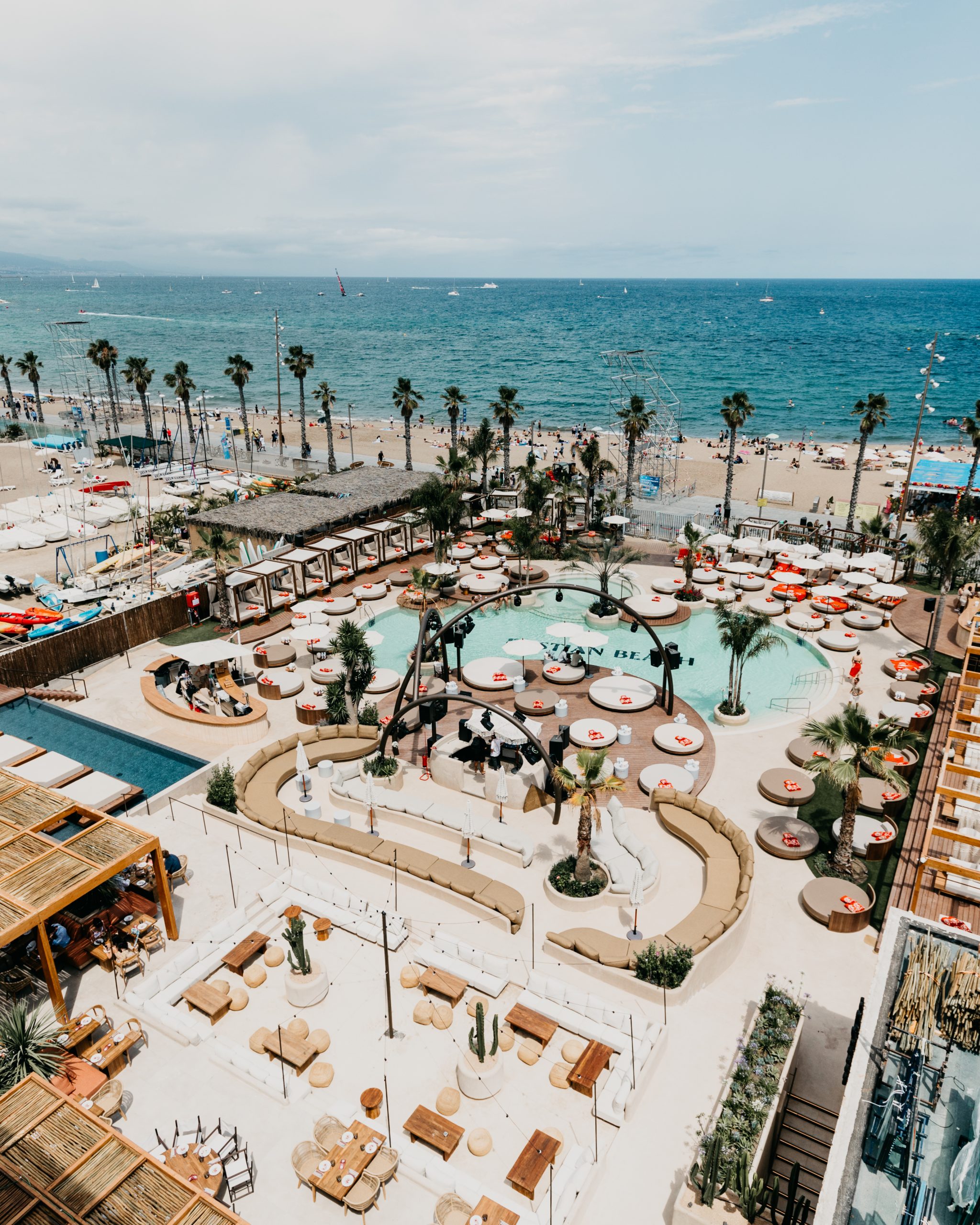 BASTIAN BEACH INAUGURA LA TEMPORADA DE VERANO CON LA ESPERADA REAPERTURA DE SU ‘POOL AREA