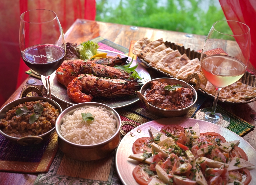 MAYURA CUMPLE 20 AÑOS: UN VIAJE CROMÁTICO ENTRE BARCELONA Y EL HOLI