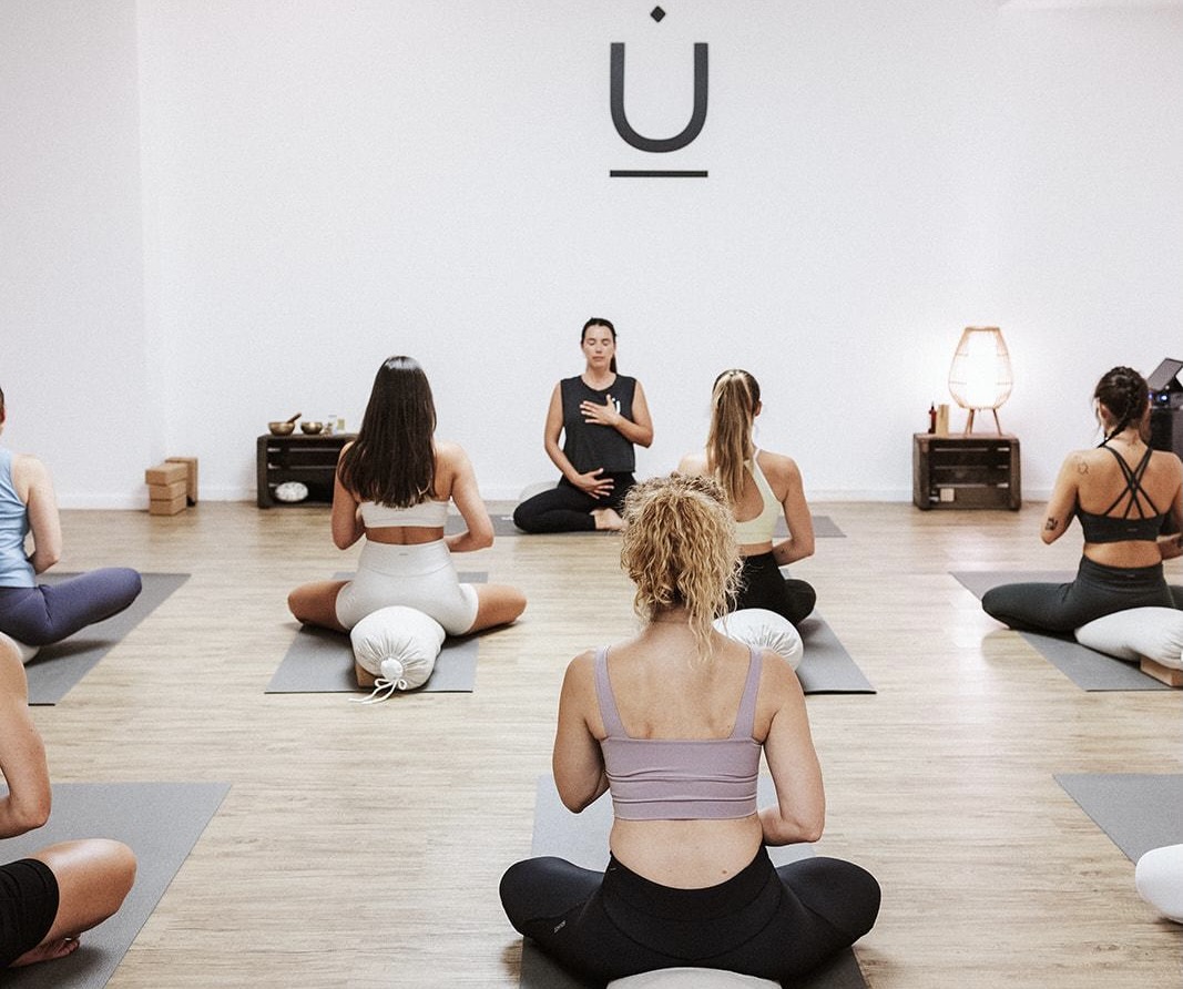 UNE YOGA: EL REFUGIO DE MOVIMIENTO CONSCIENTE QUE NACE DEL REENCUENTRO CON GIJÓN