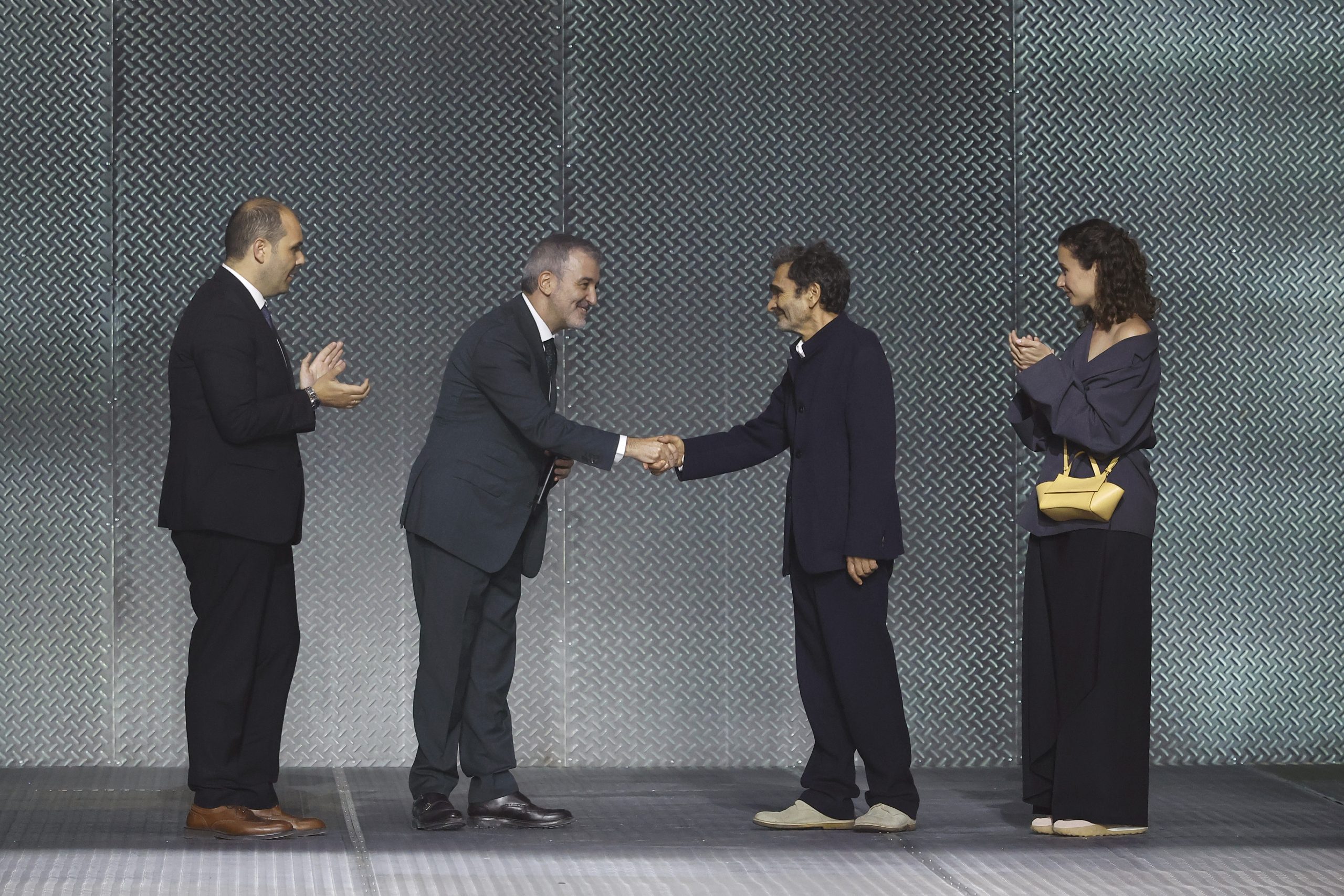 080 BARCELONA FASHION INAUGURA SU 37.ª EDICIÓN EN PORT VELL CON EL DEBUT HISTÓRICO DE ADOLFO DOMÍNGUEZ