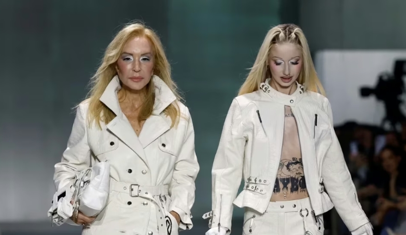 HIBA ABOUK, EDUARDO CASANOVA Y CARMEN LOMANA LIDERAN EL ‘FRONT ROW’ DE UNA EDICIÓN HISTÓRICA DE 080 BARCELONA FASHION