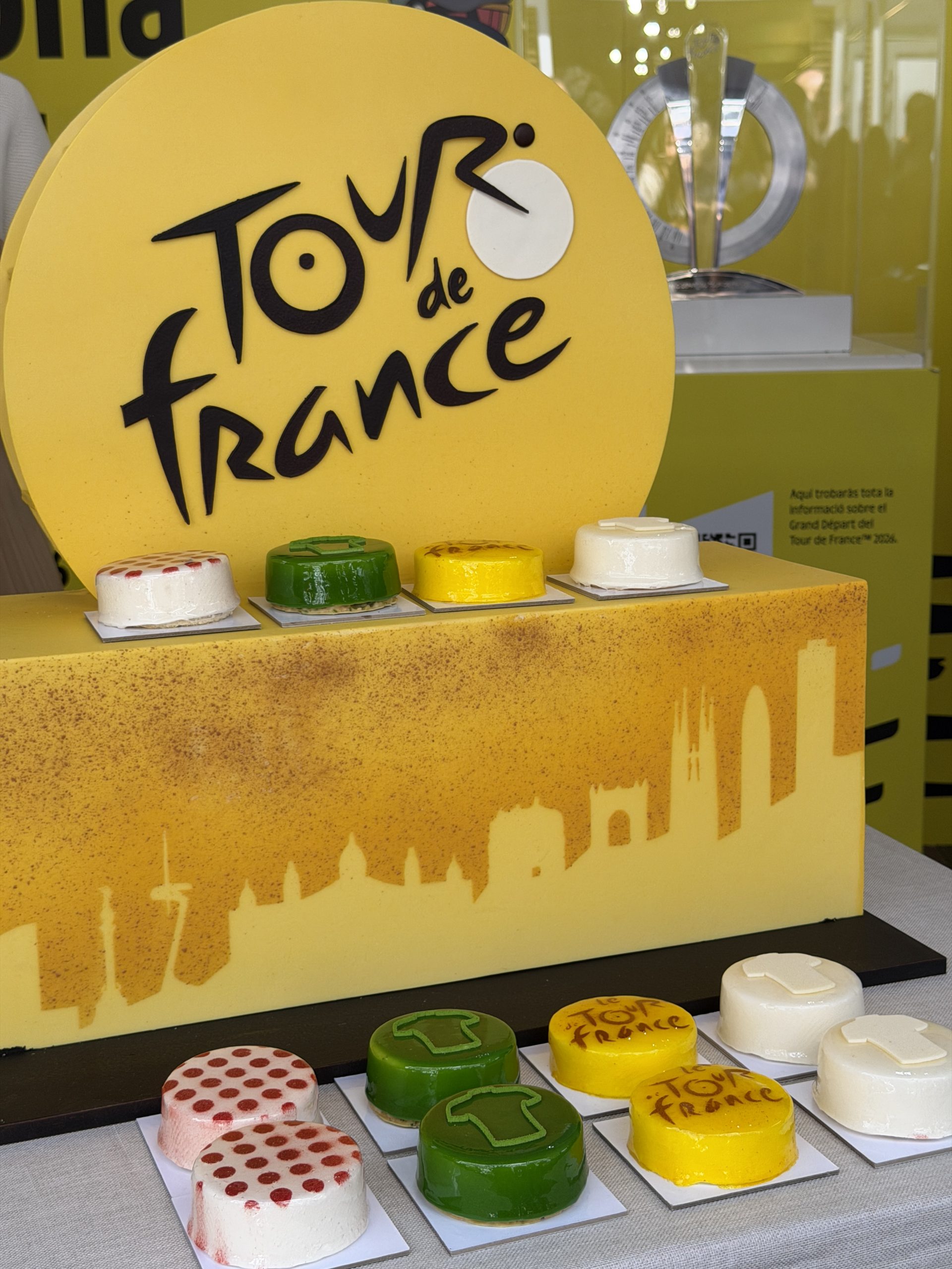 EL TOUR DE FRANCIA SE SABOREA EN CLAVE GASTRONÓMICA: LLUC CRUSELLAS REINTERPRETA LOS MAILLOTS ICÓNICOS