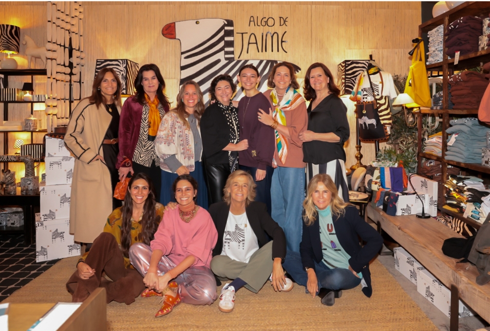 La icónica cebra de Jaime Martínez Alonso protagoniza una colección que une a los mejores diseñadores del país por una causa solidaria.