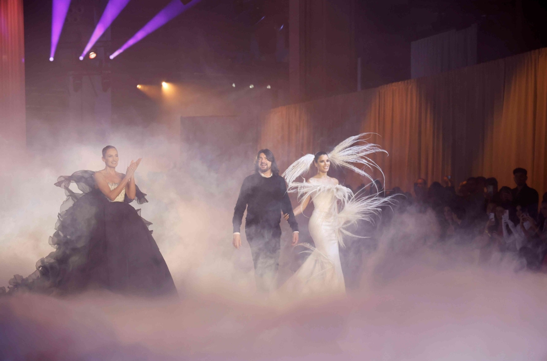 EL RENACIMIENTO DE LA ALTA COSTURA: STÉPHANE ROLLAND REESCRIBE LAS REGLAS DEL AMOR EN BARCELONA