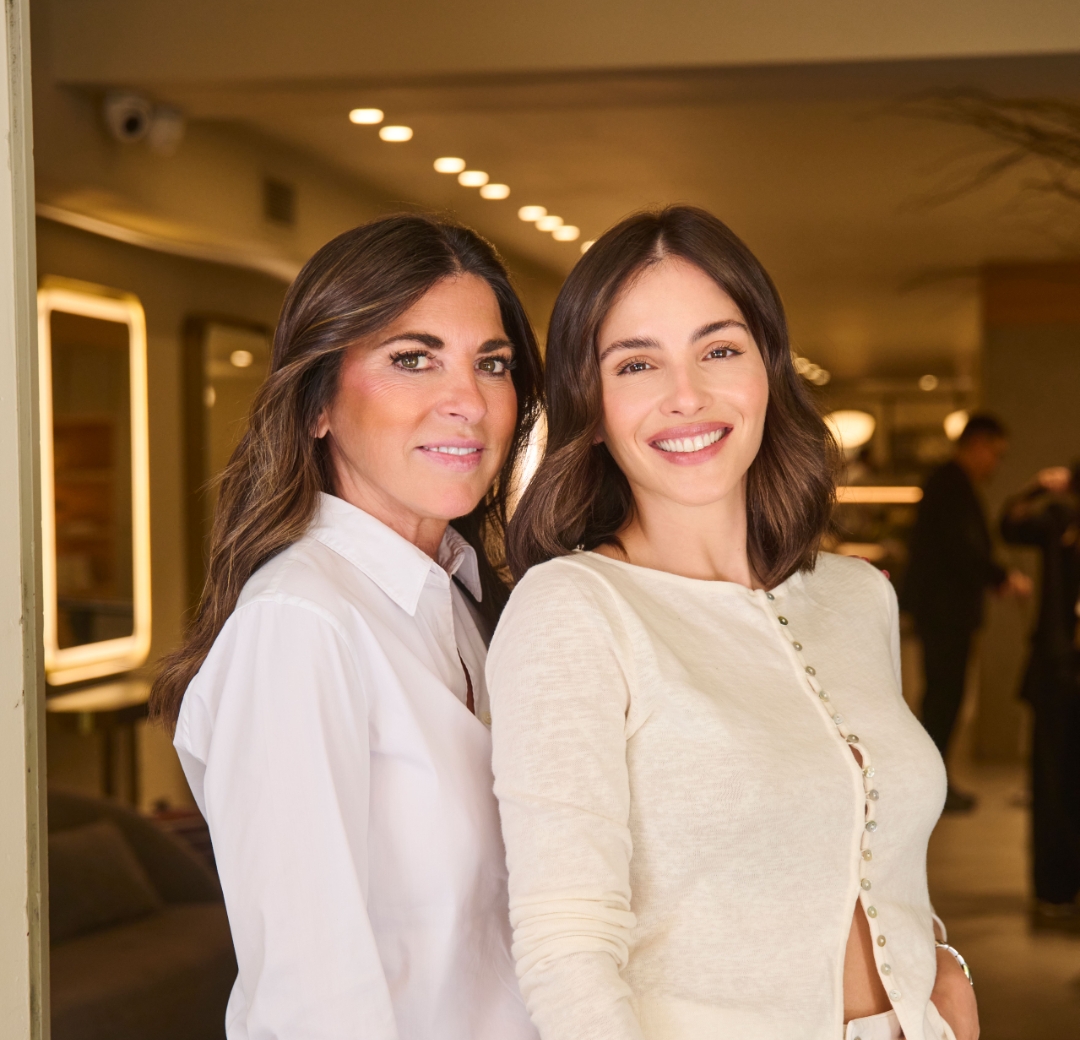 ANDREA DURO PONE SU MELENA A PUNTO PARA EL VERANO EN EL SALÓN ANARA BY ANA LÉRIDA