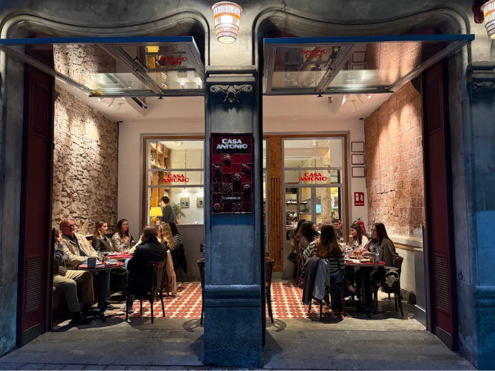 SABOR CON ALMA Y TRADICIÓN: ABRE CASA ANTONIO, EL NUEVO BAR-BODEGA DE BARCELONA DONDE EL PRODUCTO MANDA