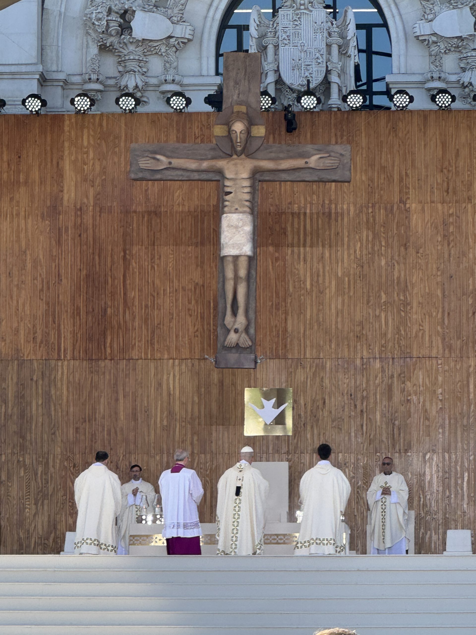 LA ESCUELA DE LA FE VIVA: EL PAPA LEÓN XIV PRESIDE LA SOLEMNIDAD DEL CORPUS CHRISTI ANTE MÁS DE UN MILLÓN Y MEDIO DE FIELES