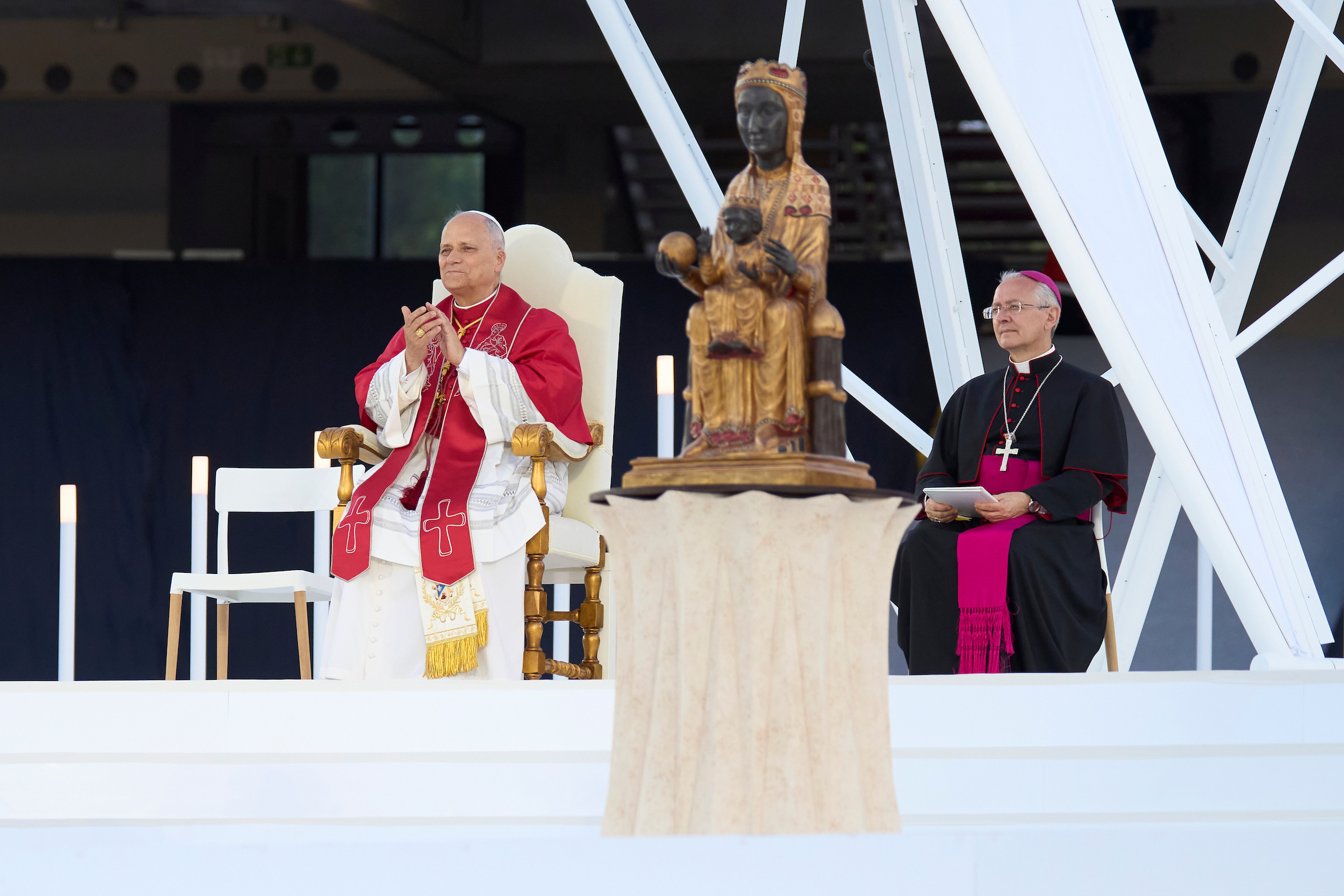 León XIV atraviesa las noches del alma en Montjuic: “¡Dios no nos abandona!”
