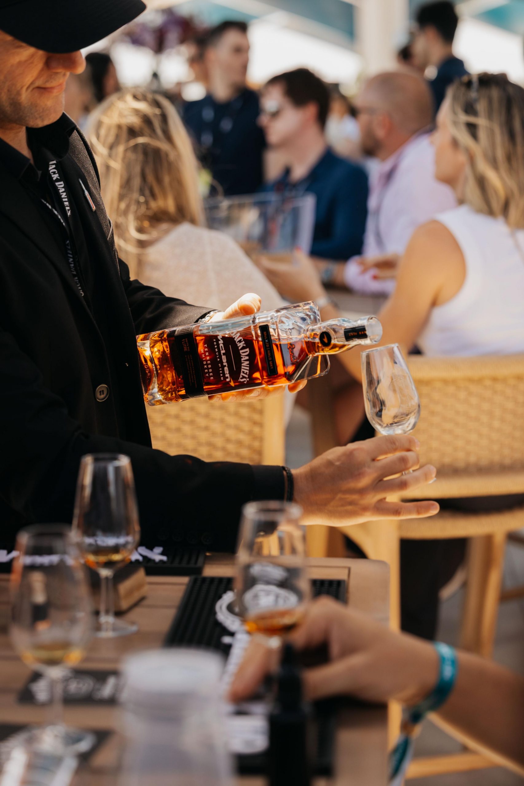 LAMBO DE LA ALTA GASTRONOMÍA CORRE EN LA MÁXIMA CATEGORÍA: JACQUELINE PRESENTA SU EXCLUSIVO PIT LANE LOUNGE EN LA FÓRMULA