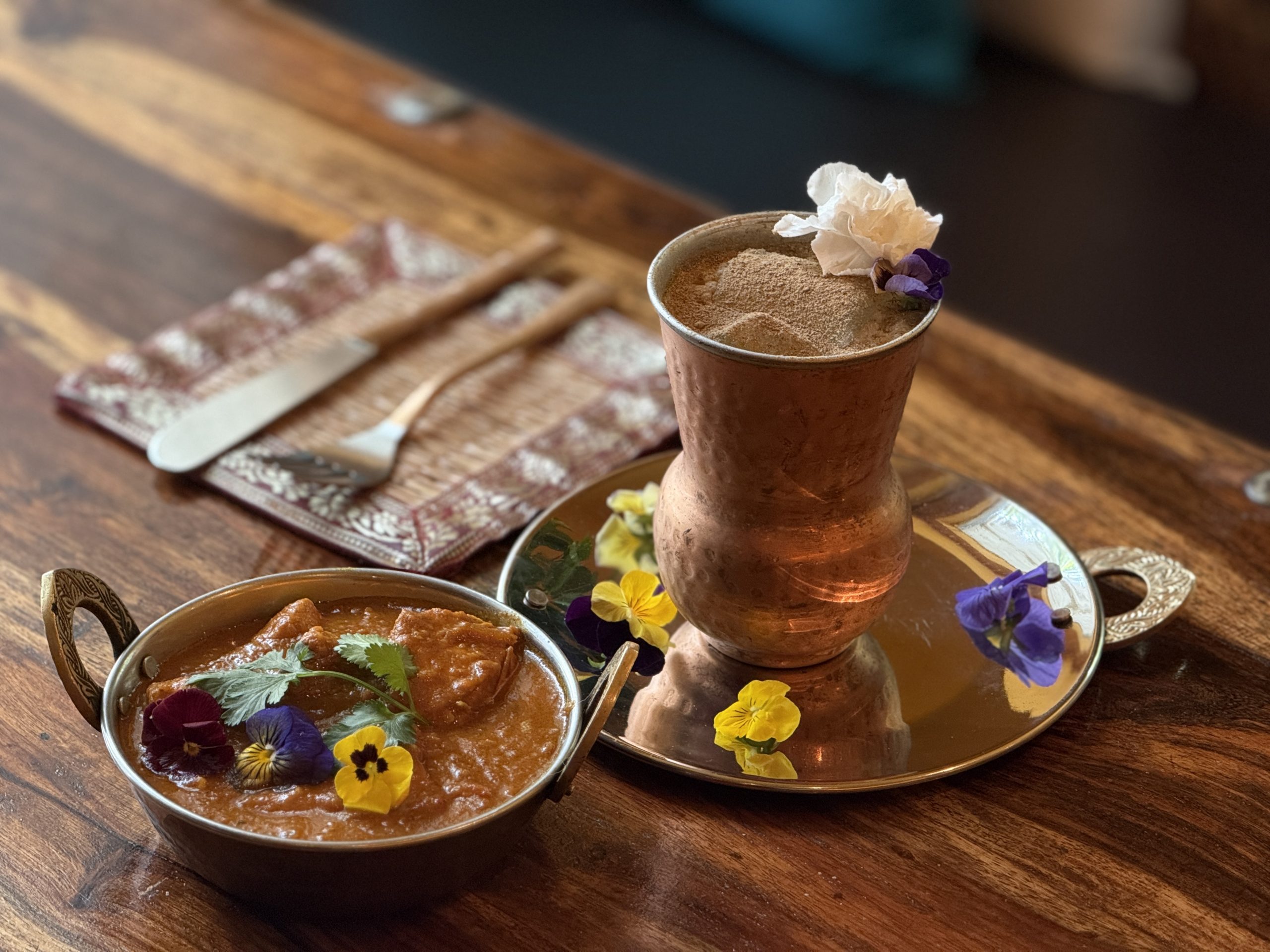 ALQUIMIA SENSORIAL EN EL EIXAMPLE: MAYURA ELEVA LA ALTA COCINA INDIA CON UN EXCLUSIVO MARIDAJE DE COCTELERÍA DE AUTOR