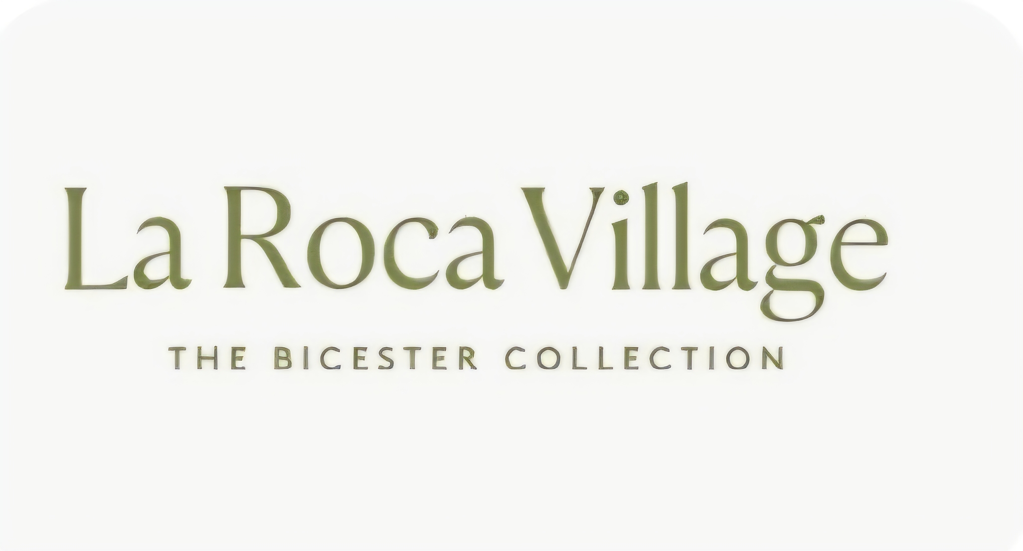 El vestido blanco perfecto está en La Roca Village: la pieza imprescindible para ser la mejor vestida este verano