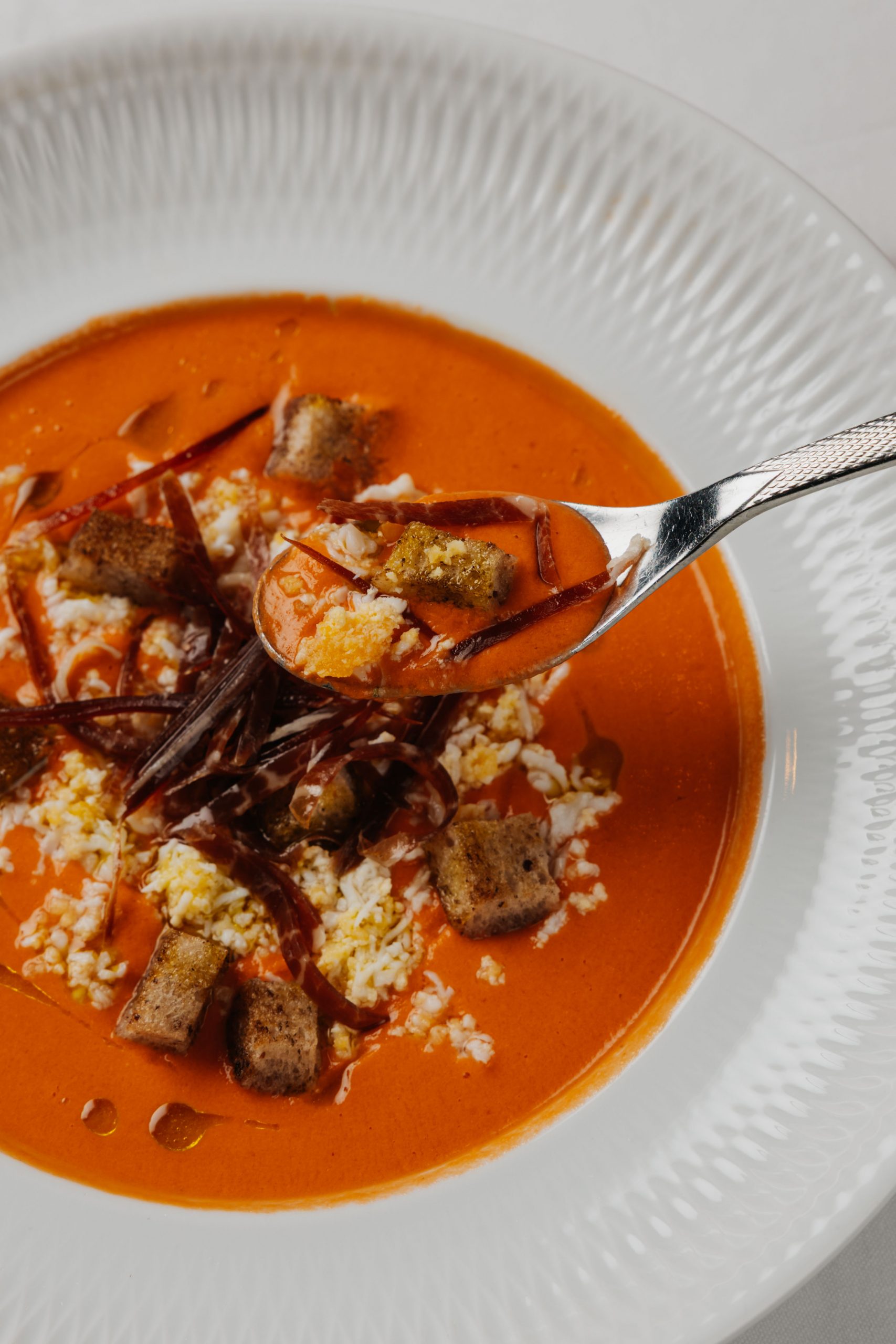 JACQUELINE PRESENTA SU PLATO DEL MES DE JULIO: SALMOREJO ANDALUZ CON JAMÓN IBÉRICO DE BELLOTA