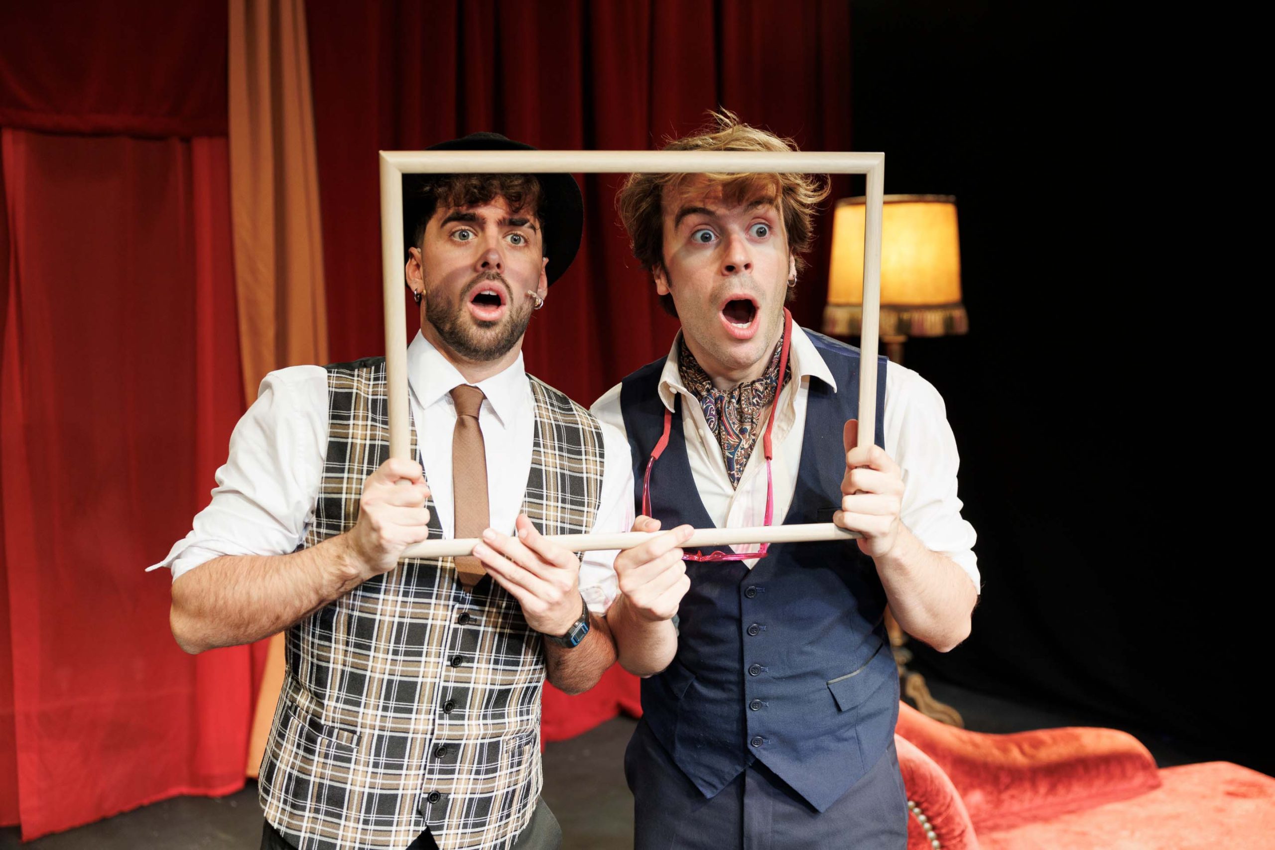 EL TEATRE GOYA ESTRENA POR PRIMERA VEZ EN CATALÁN LA EXITOSA COMEDIA MUSICAL ‘ASSASSINAT PER A DOS’